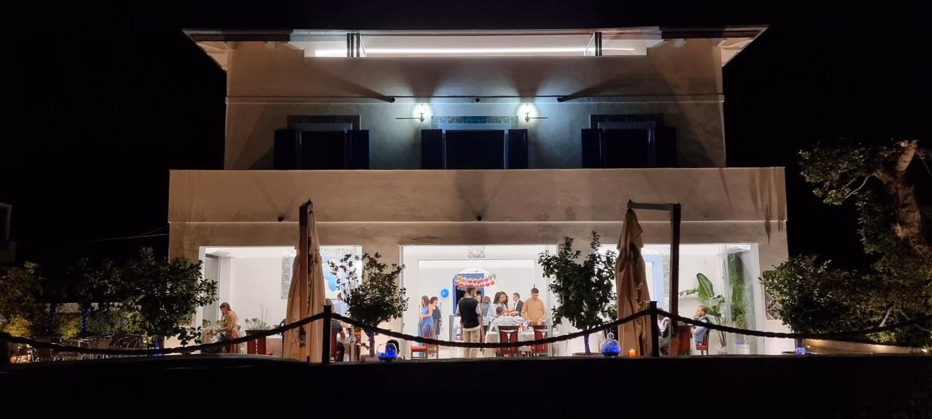 Ospiti negli spazi comuni esterni del bed & breakfast